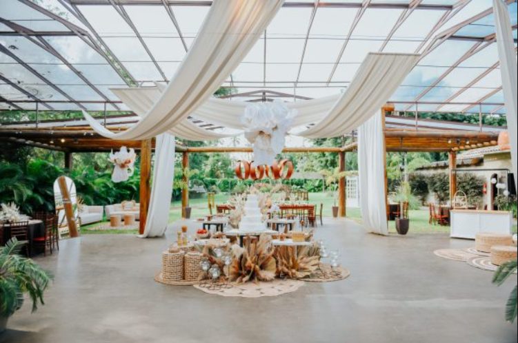 Decoração de casamento ao ar livre na Casa Pôr do Sol